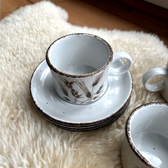 Vintage Midwinter Wild Oats Stoneware Cups and Saucers - Picture 5 of 9